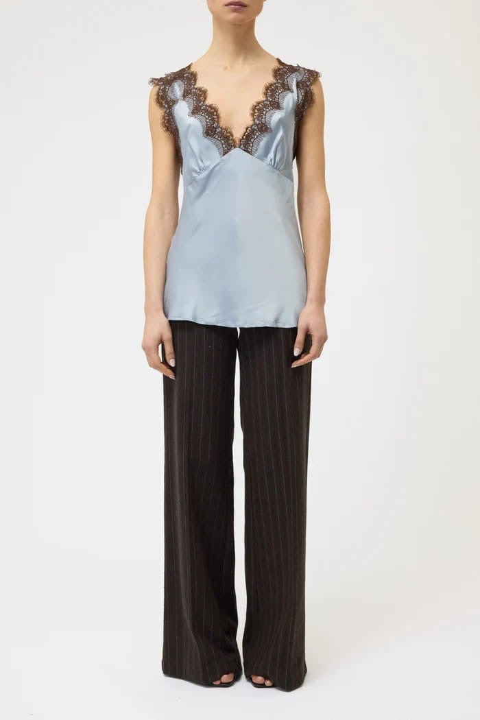 Pink memories top celeste scollo a V con pizzo marrone