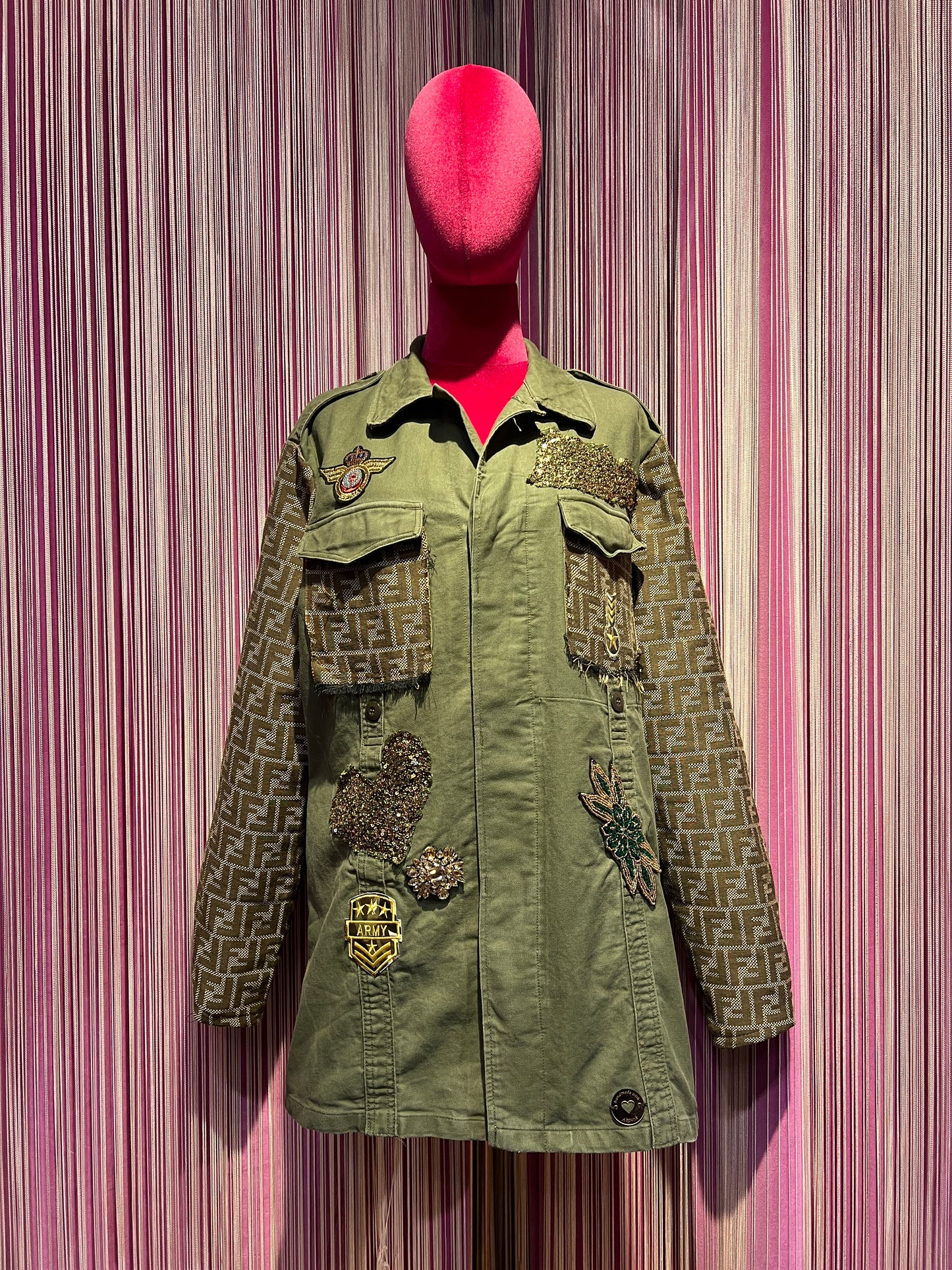 ABpink 🩷la verdina , giacca militare con maniche logate pacht cuore paillettes oro e mostrine