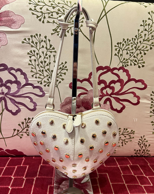 Borsa a forma di cuore con borchie scamosciata con tracolla ghiaccio
