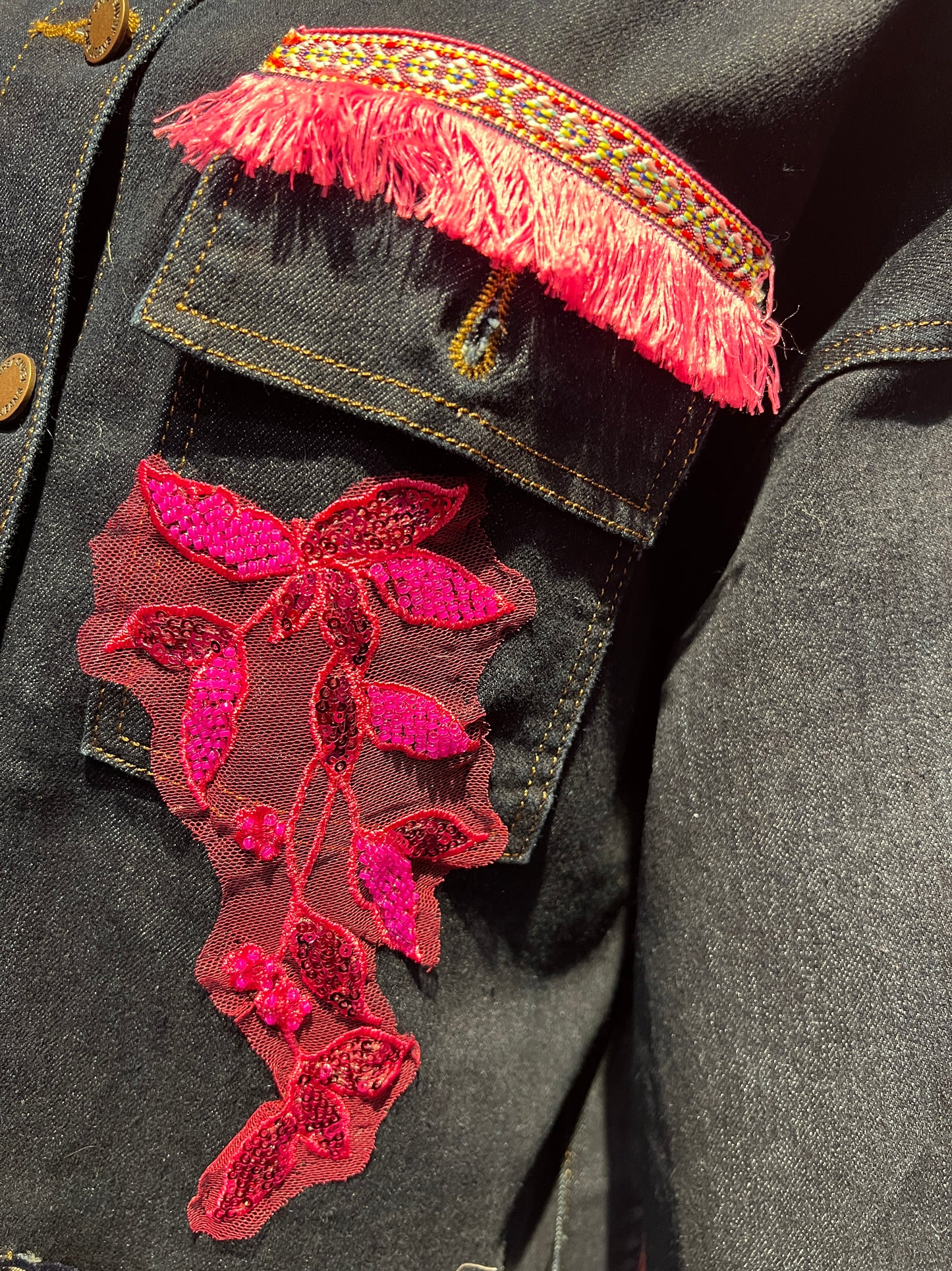 ABpink🩷 giacca denim con cintura con applicazione ramage fucsia patch e tasche logate GG
