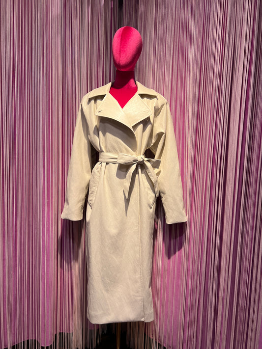 The room spolverino over in ecopelle ghiaccio con cinta