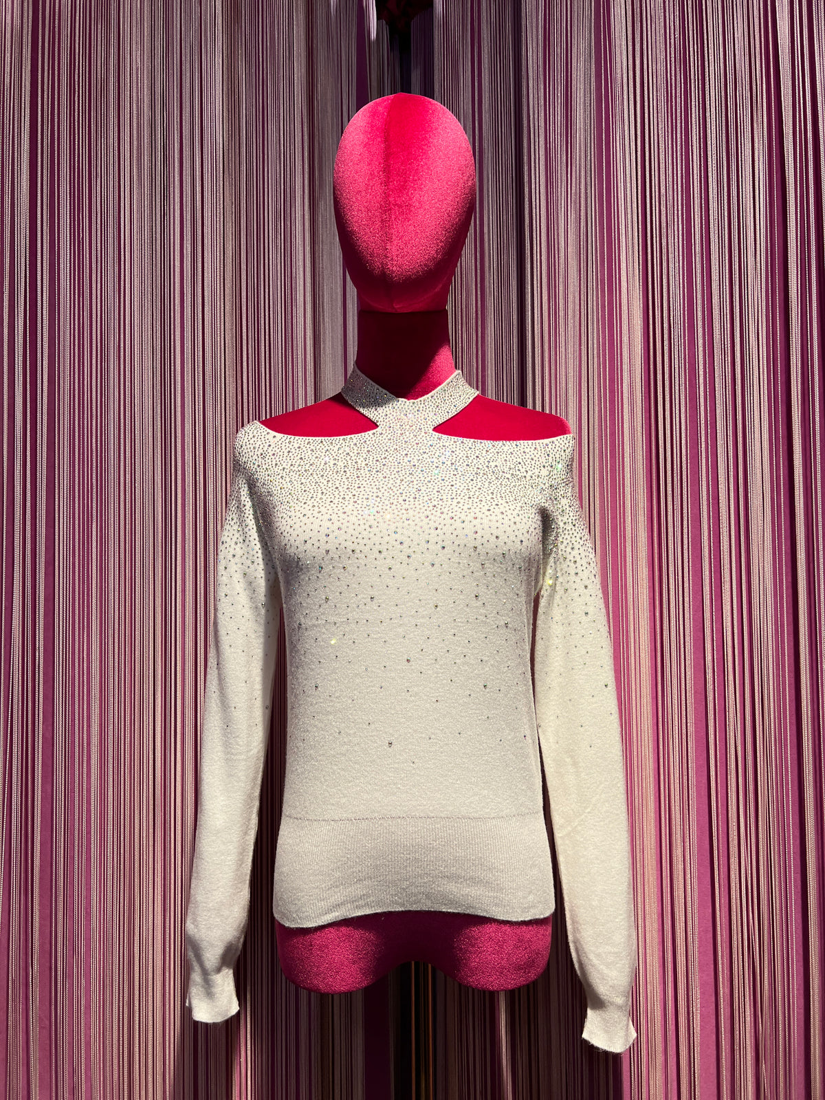 The room maglia panna intreccio collo , oblò spalle e decorazioni micro cristalli