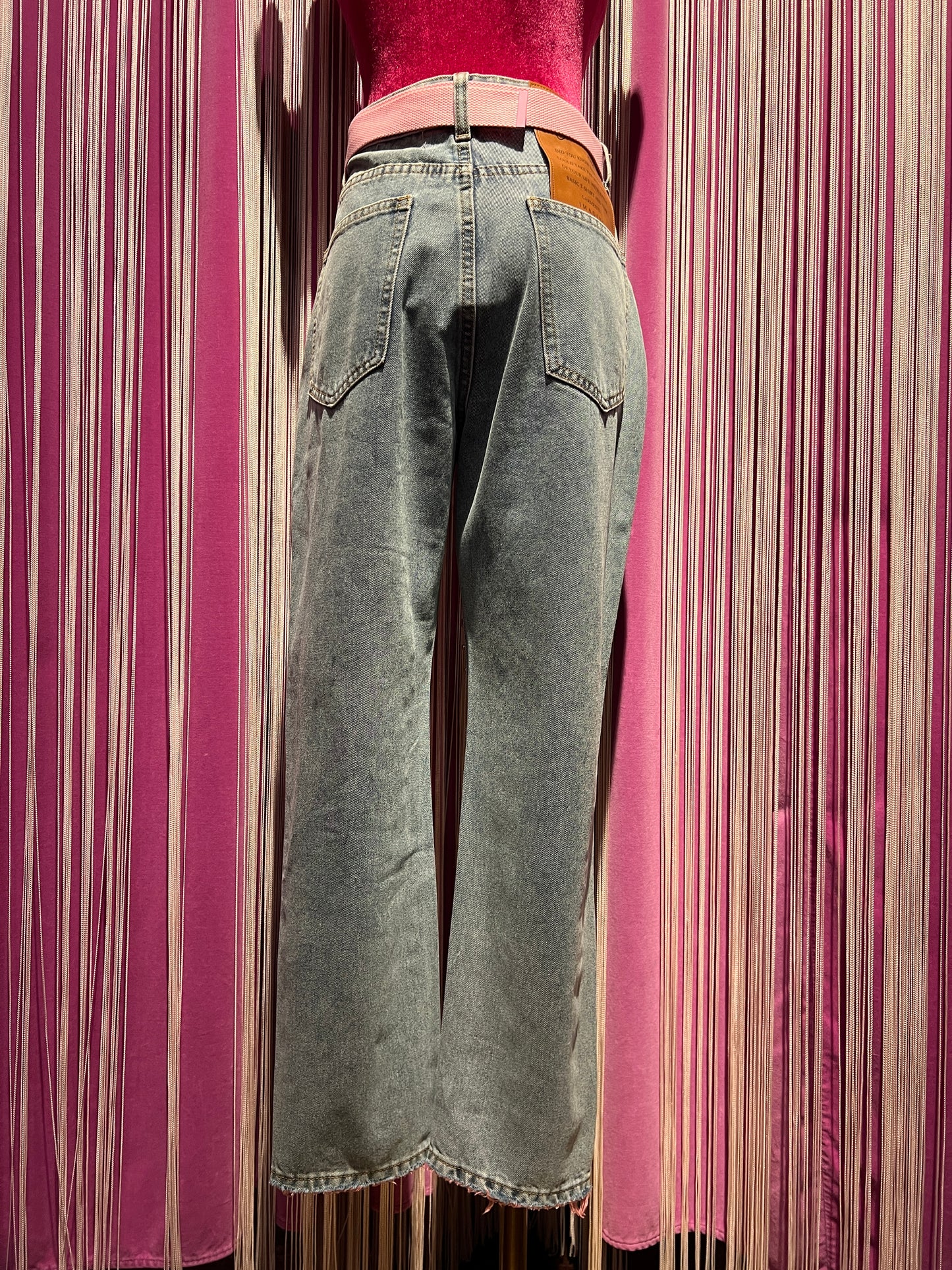 Le Cruel  jeans perle rosa e strappi