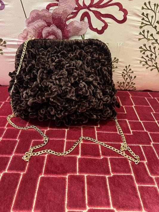 Love & roses clutch con tracollina dorata in ciniglia marrone