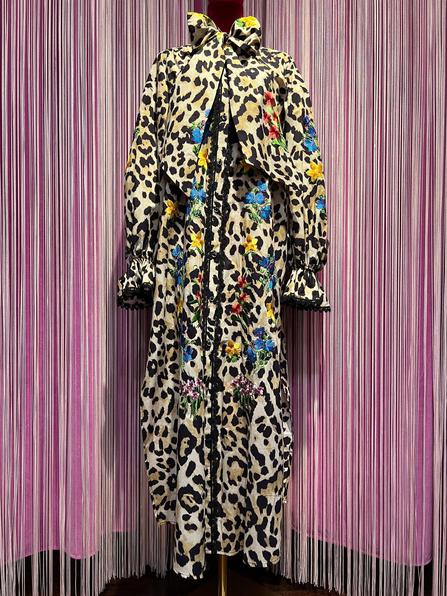 5 Progress abito lungo maculato con fiori ricamati , spacchi laterali , vestibilita’ over