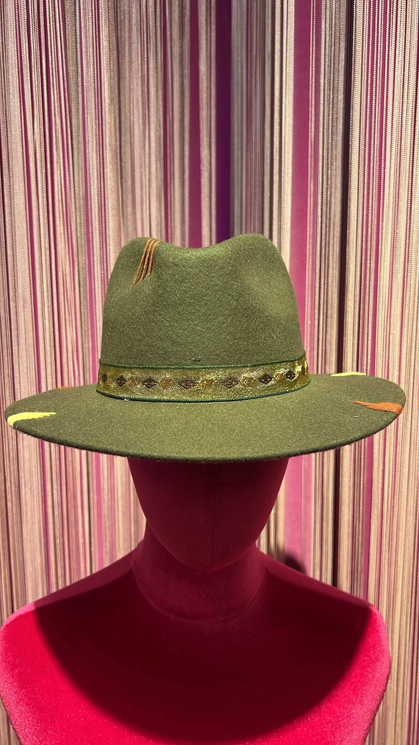 The hatgang cappello in my world verde