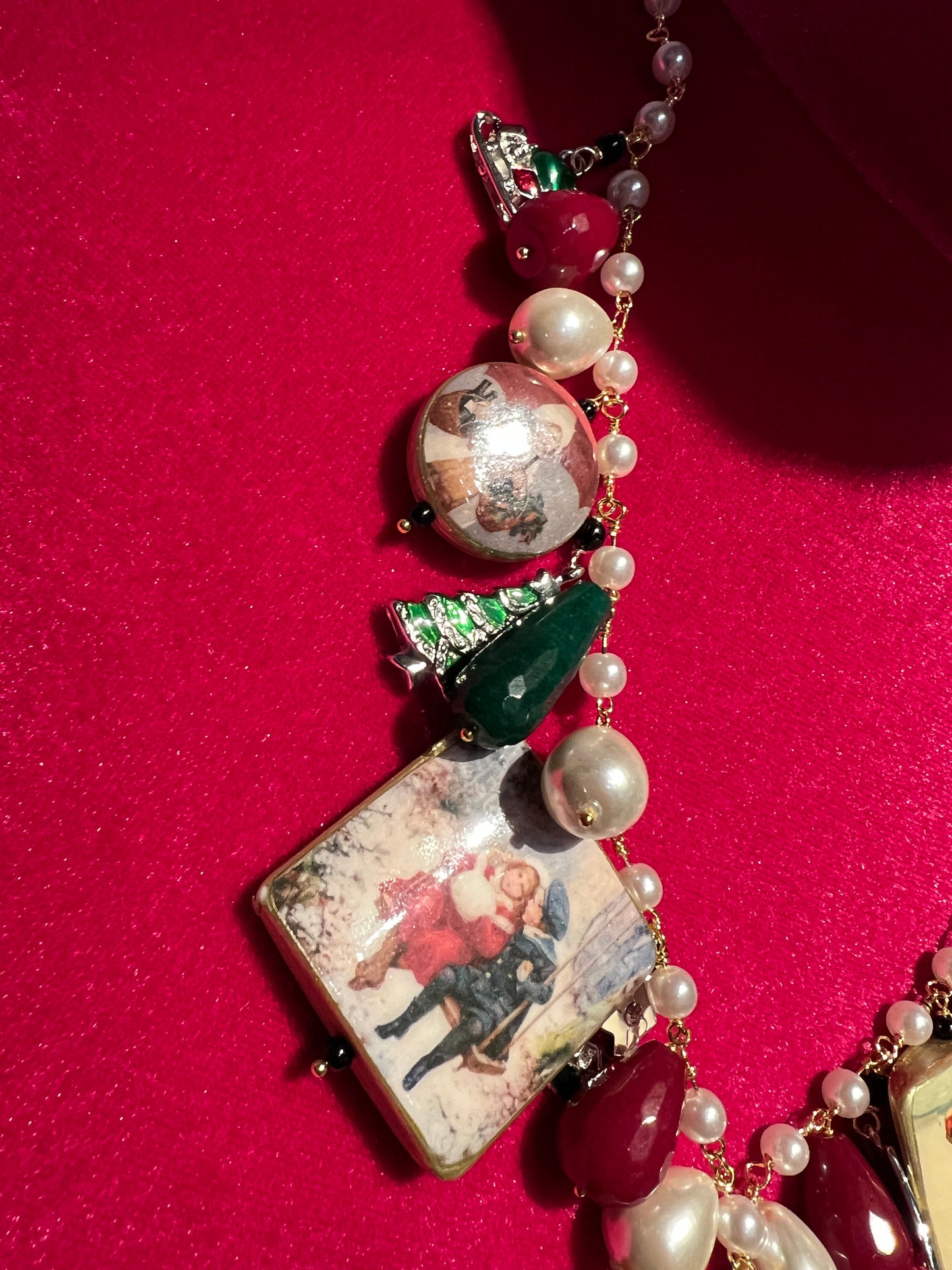 Collana perle rosario con pendenti e charms a tema natalizio