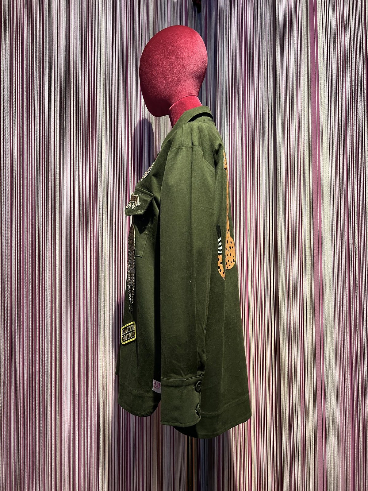 ABpink🩷 giacca Charlotte verde militare patch stelle con due pantere sul retro arancio e nere vestibilita’ 40/48