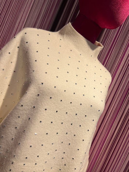 The room completo panna maglia con cristalli collo a cratere e manica 3/4 , pantalone palazzo con elastico in vita