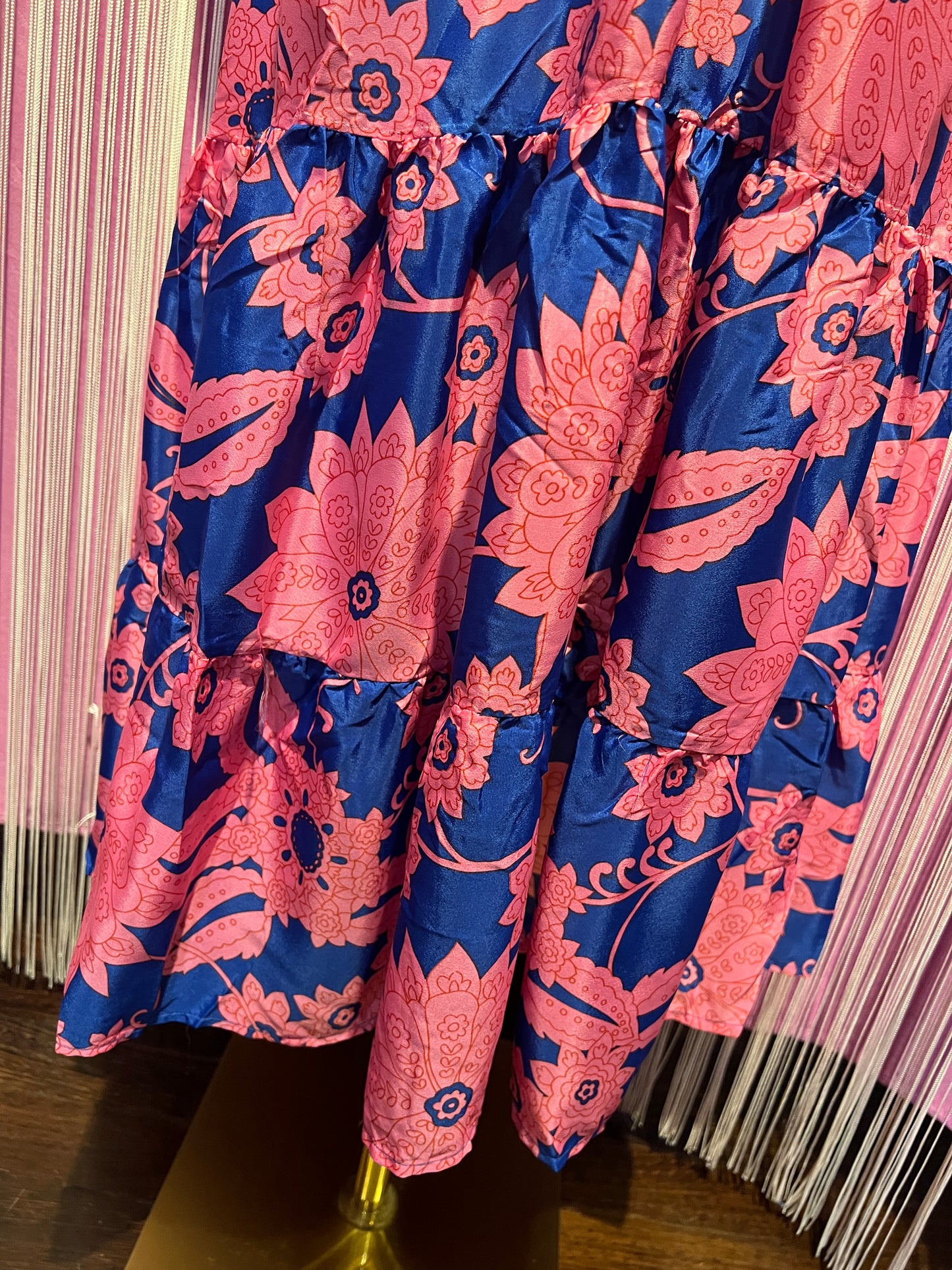 Mon amour Paris abito lungo con balze in seta scollato fantasia floreale azzurro e rosa