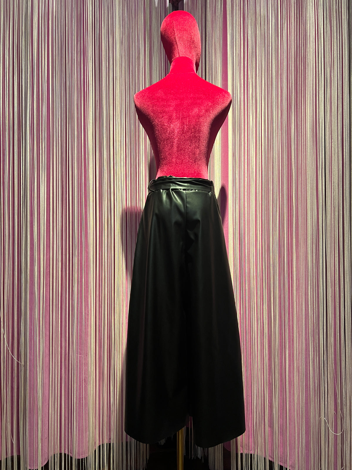 The room pantalone ecopelle a gamba larga modello gonna -pantalone con cinta ed elastico in vita
