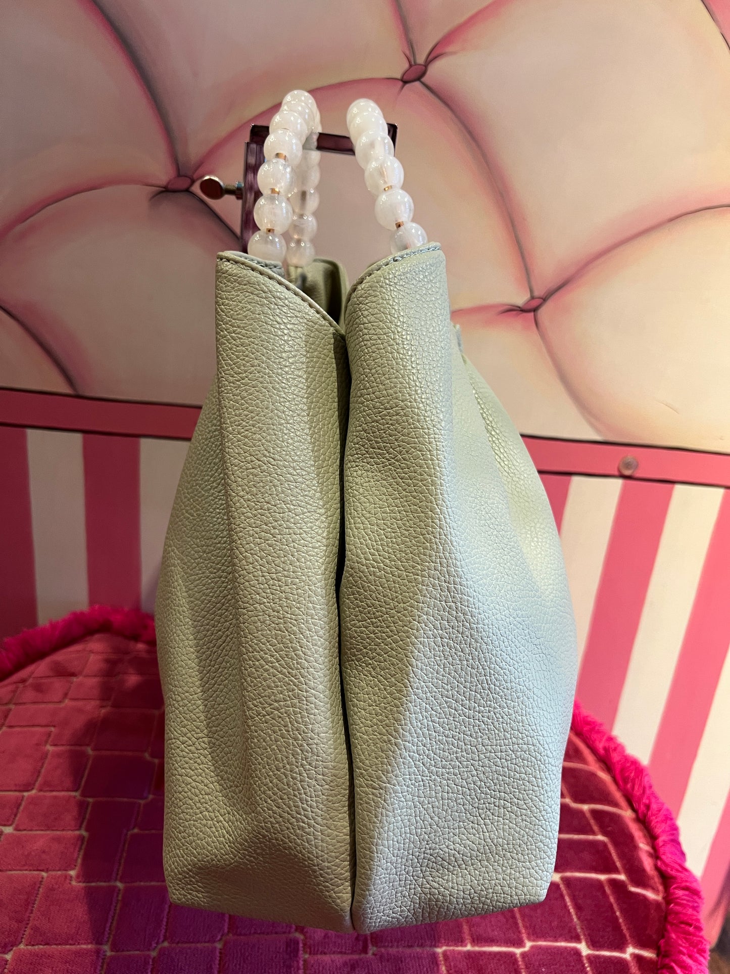 Borsa ecopelle verde salvia con manici perle resina e tracolla