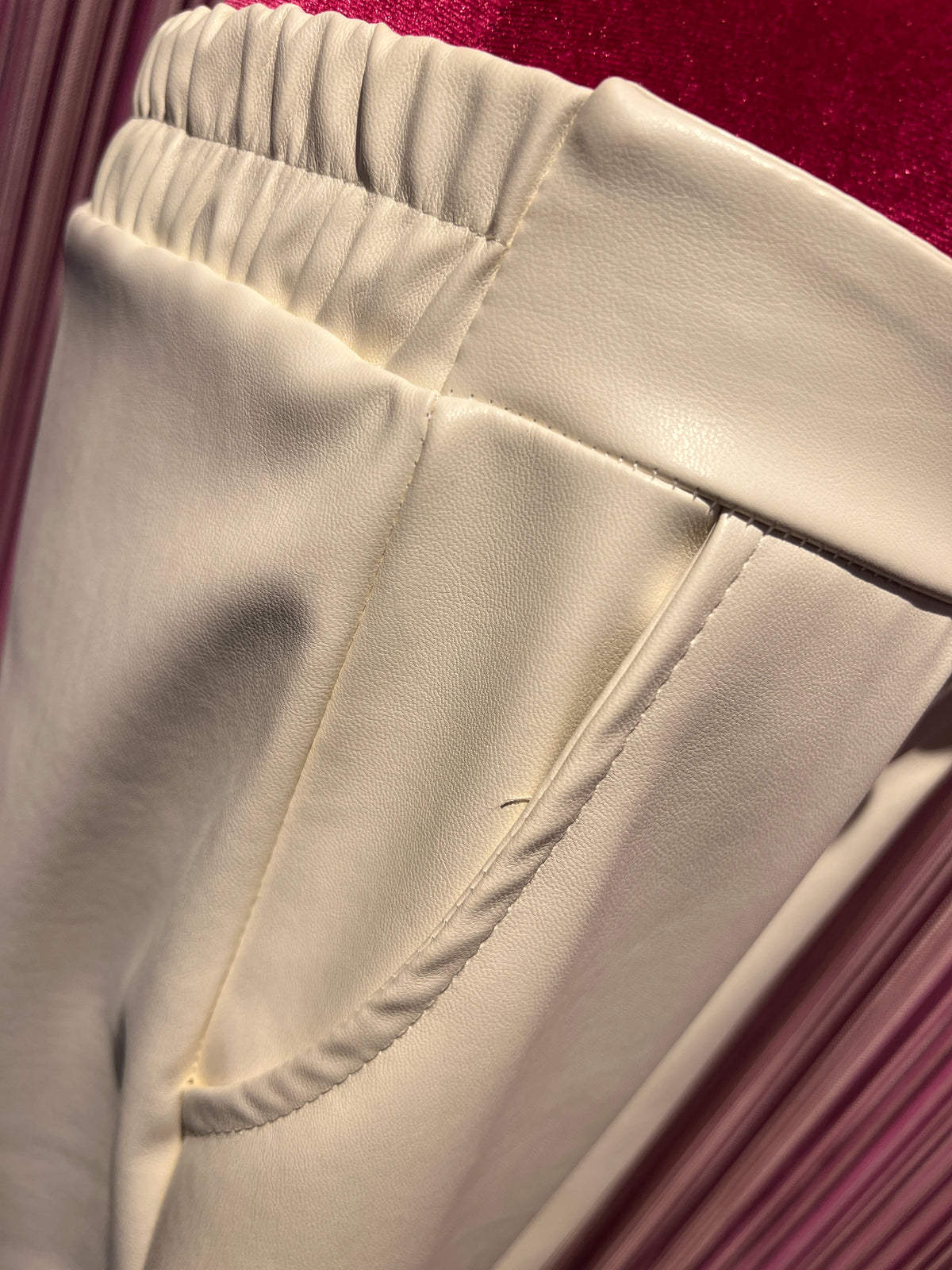 The room pantalone simil pelle burro