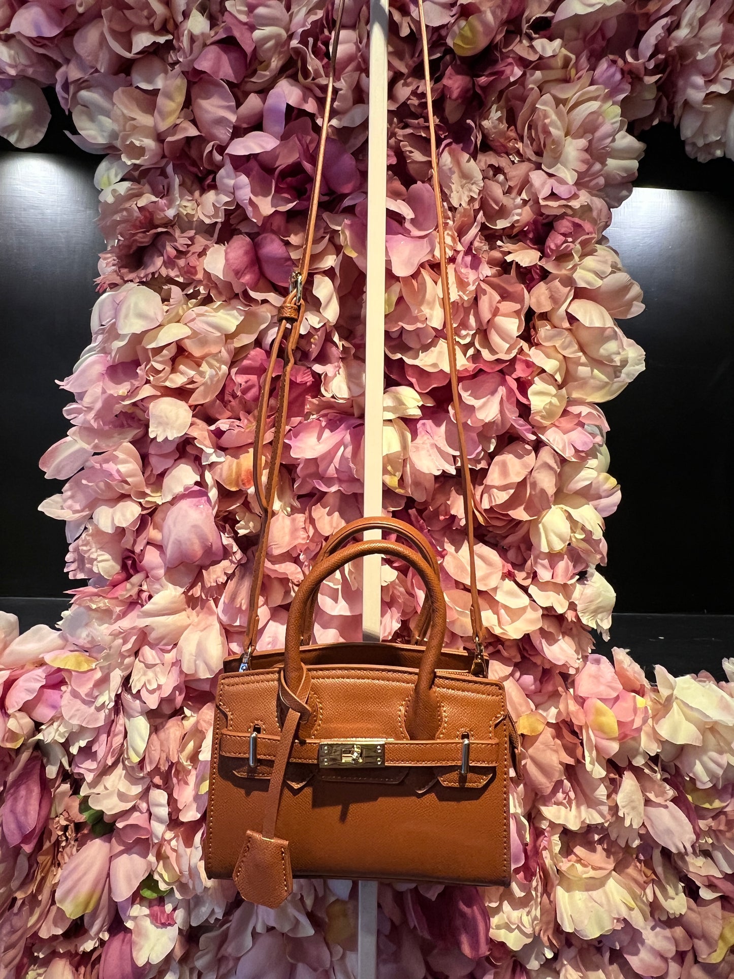 Borsa ecopelle due manici colore cuoio con tracolla