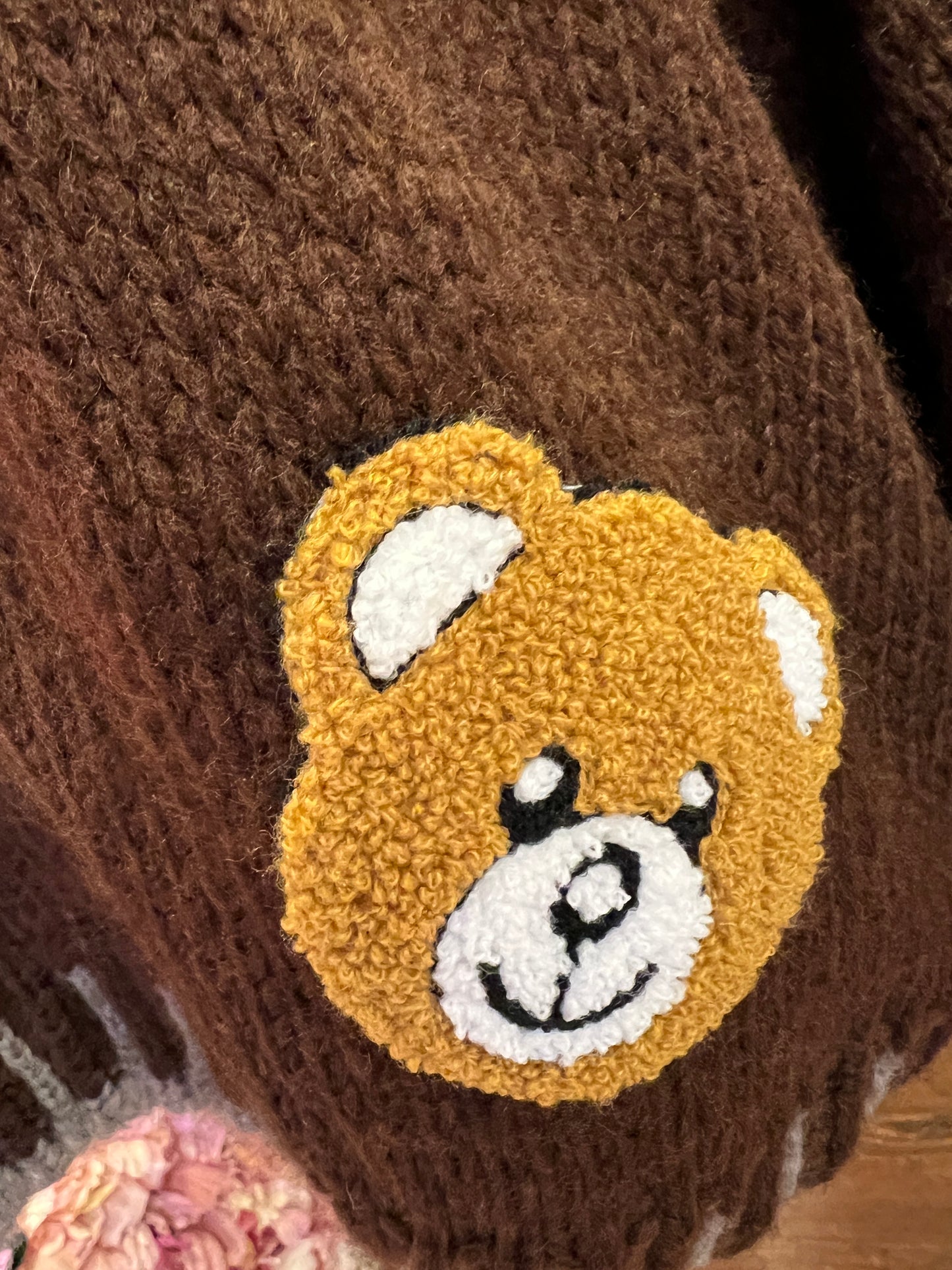 ABpink 🩷maglia over cioccolato con profili grigi , patch teddy , cuore sacro e fiore ricamato