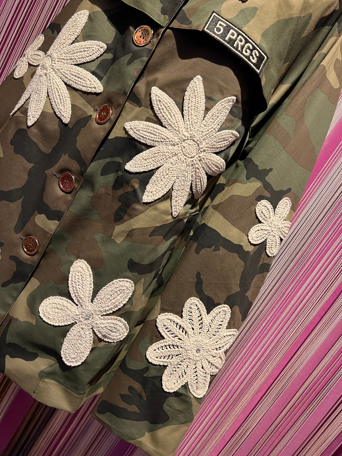 5 Progress giacca sahariana camouflage con fiori crochet