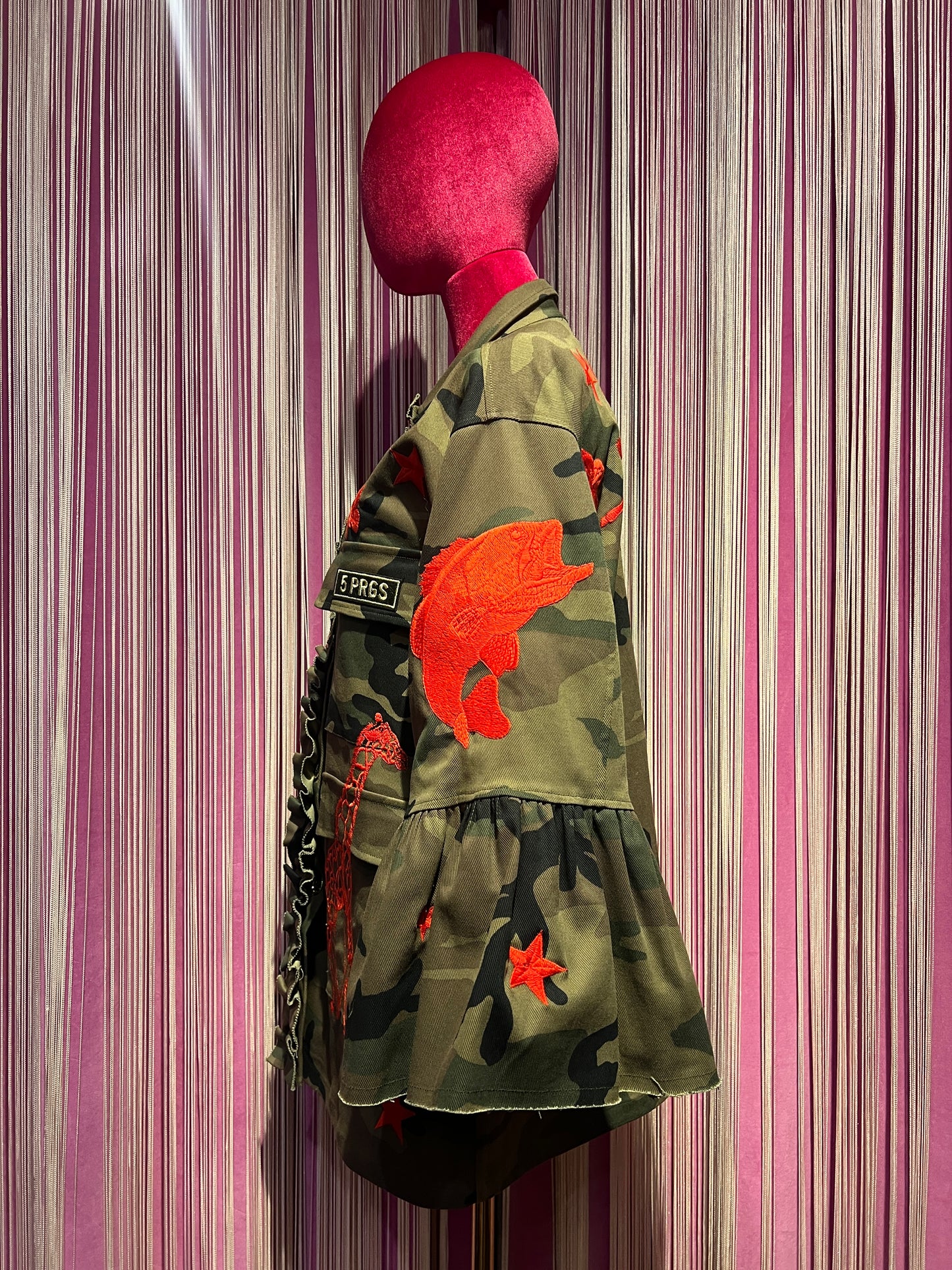 5 Progress giacca camouflage con ricami rossi tattoo , passamaneria e bottoni gioiello