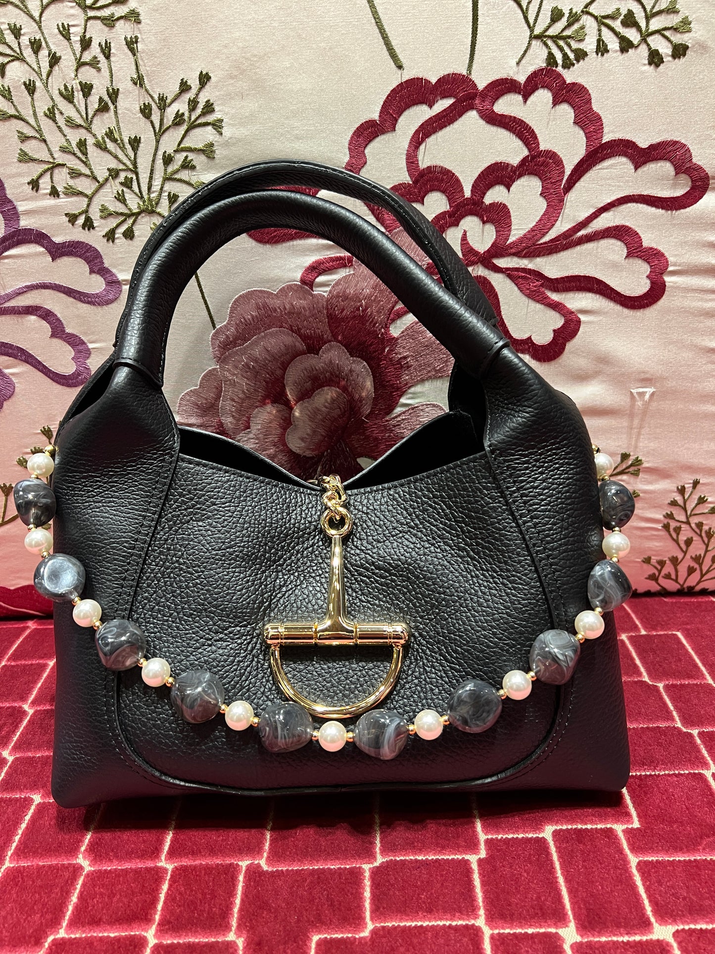 Borsa pelle nera con tracolla perle e pietre grigie,pochette nera