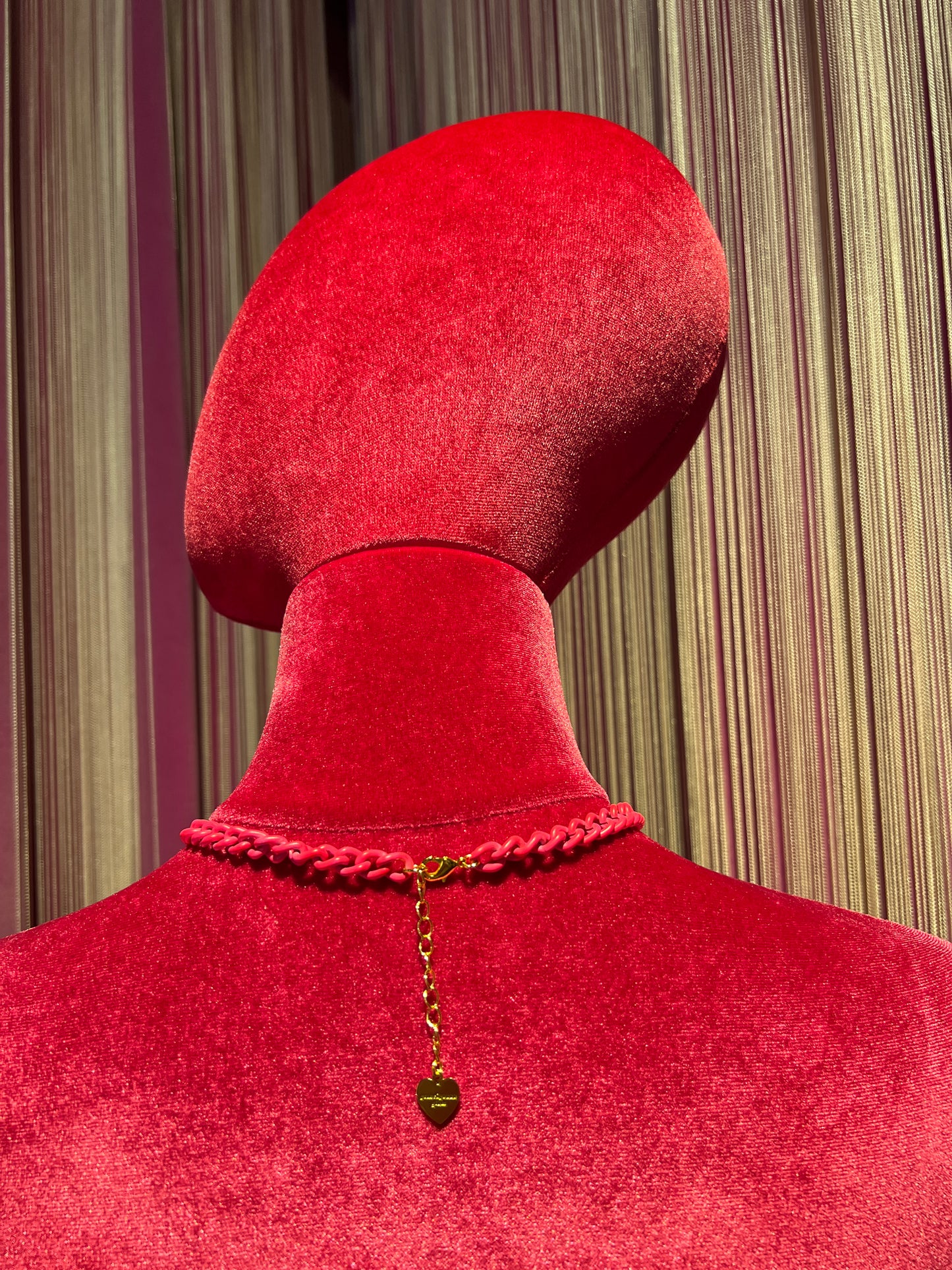 Principessa glam  collana girocollo catena colorata fucsia con charms cuore sacro cuore giallo gelato