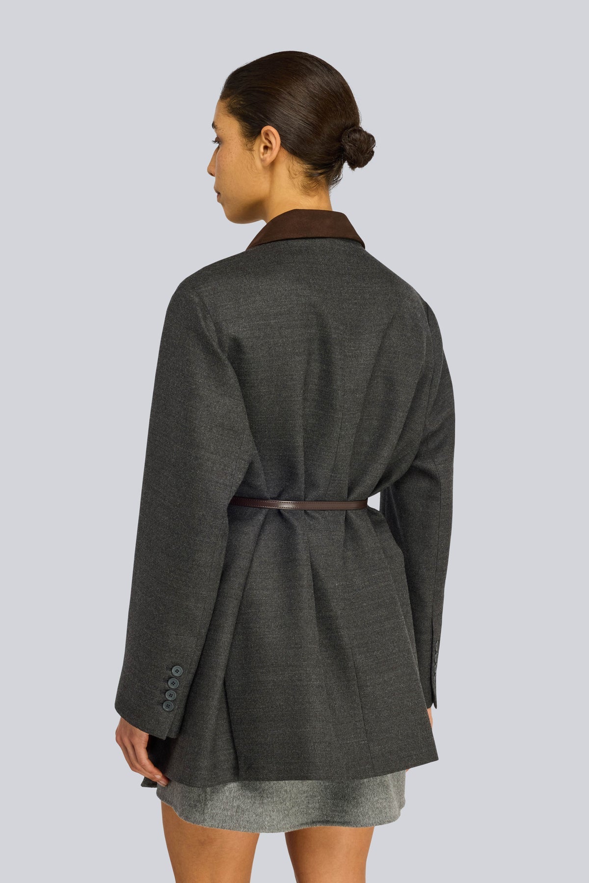 Semicouture giacca in flanella antracite colletto pelle marrone, cintura vestibilita over