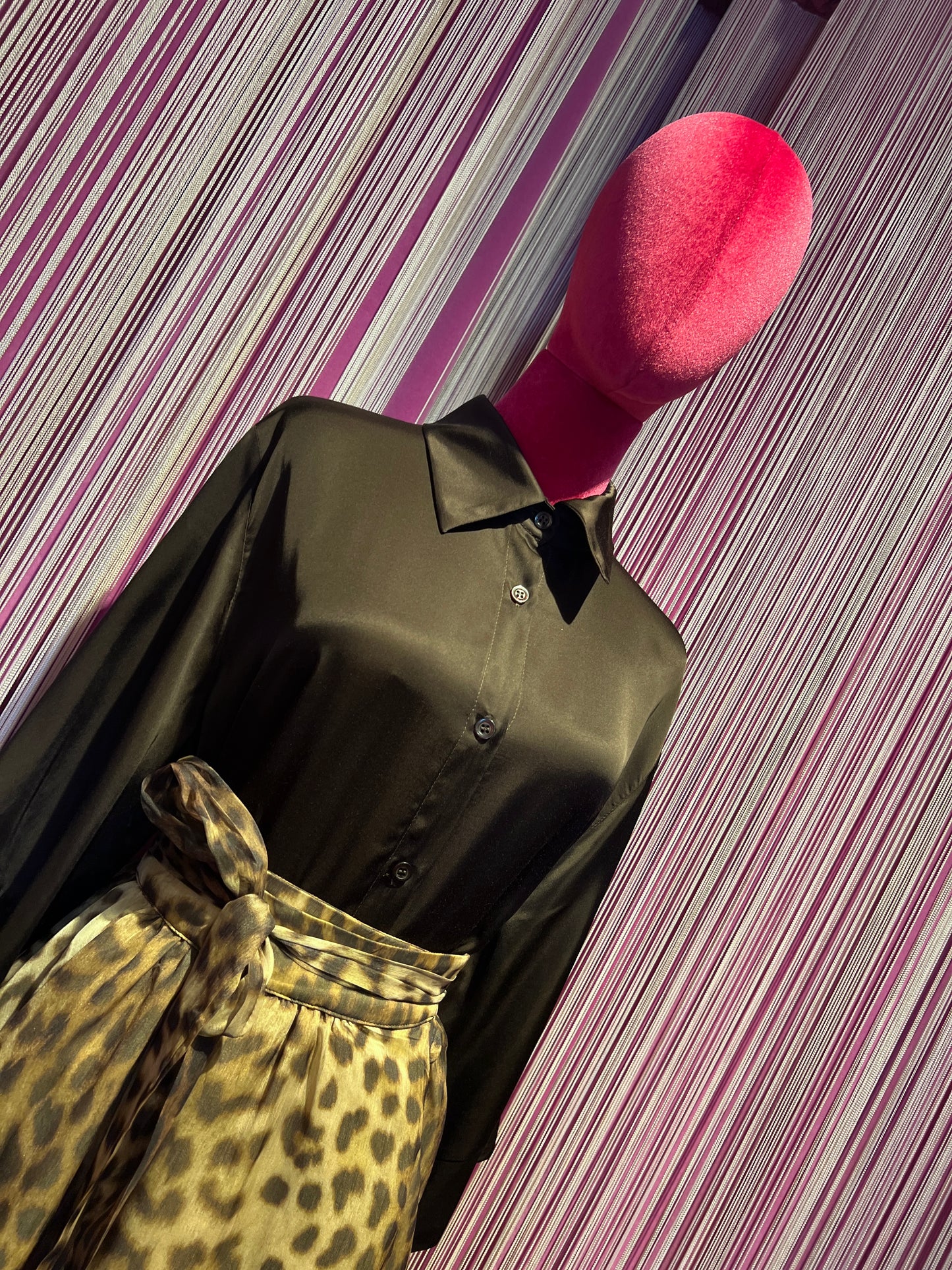 The room completo camicia satin cioccolato e gonna maculata con rouche