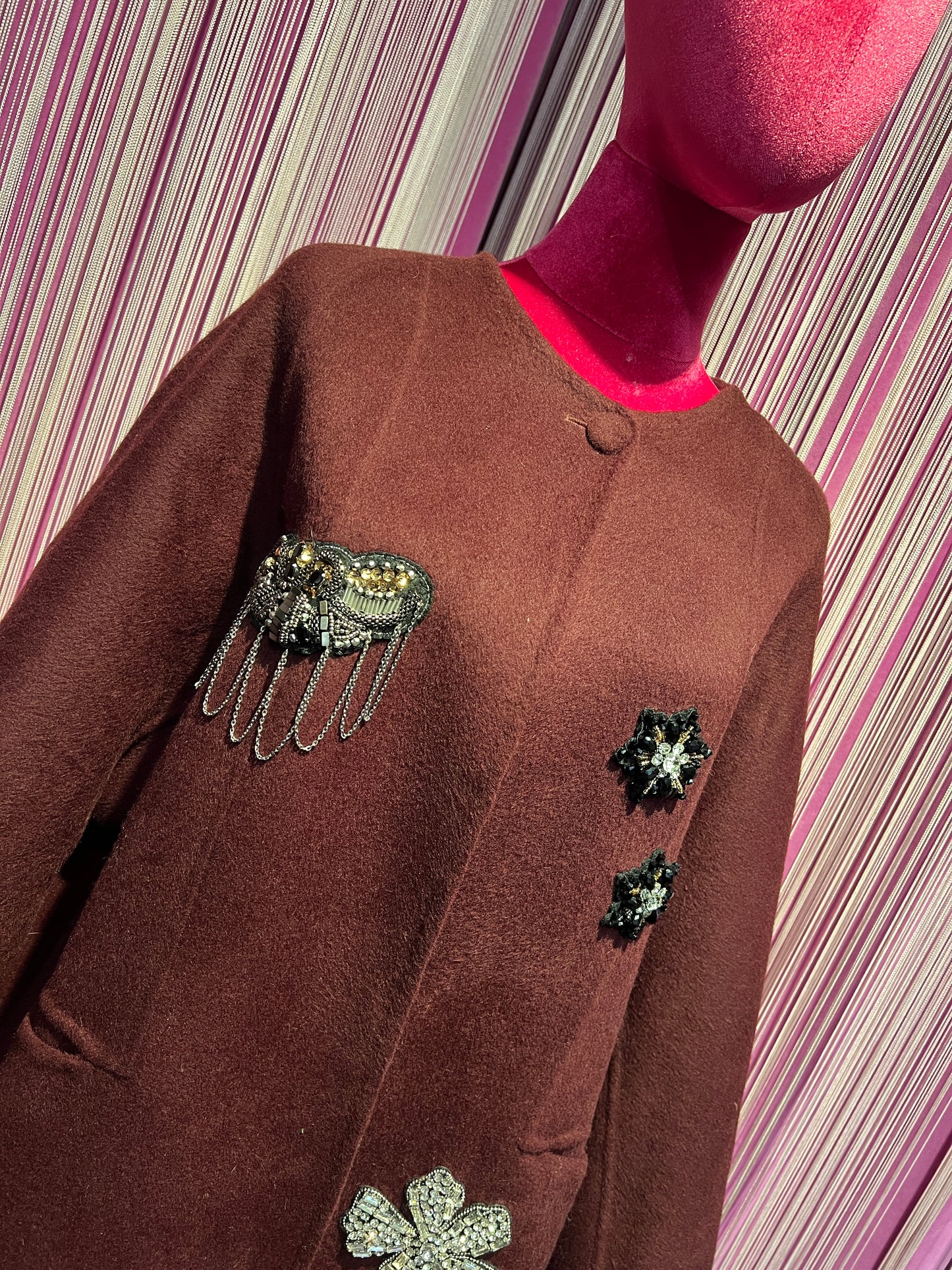 ABpink 🩷cappotto sfoderato Burgundy con frange e sciarpa rimovibile, patch cristalli e patch paillettes topolino