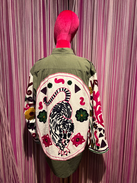 Front street giacca camicia verde militare manica e dietro fantasia fondo bianco