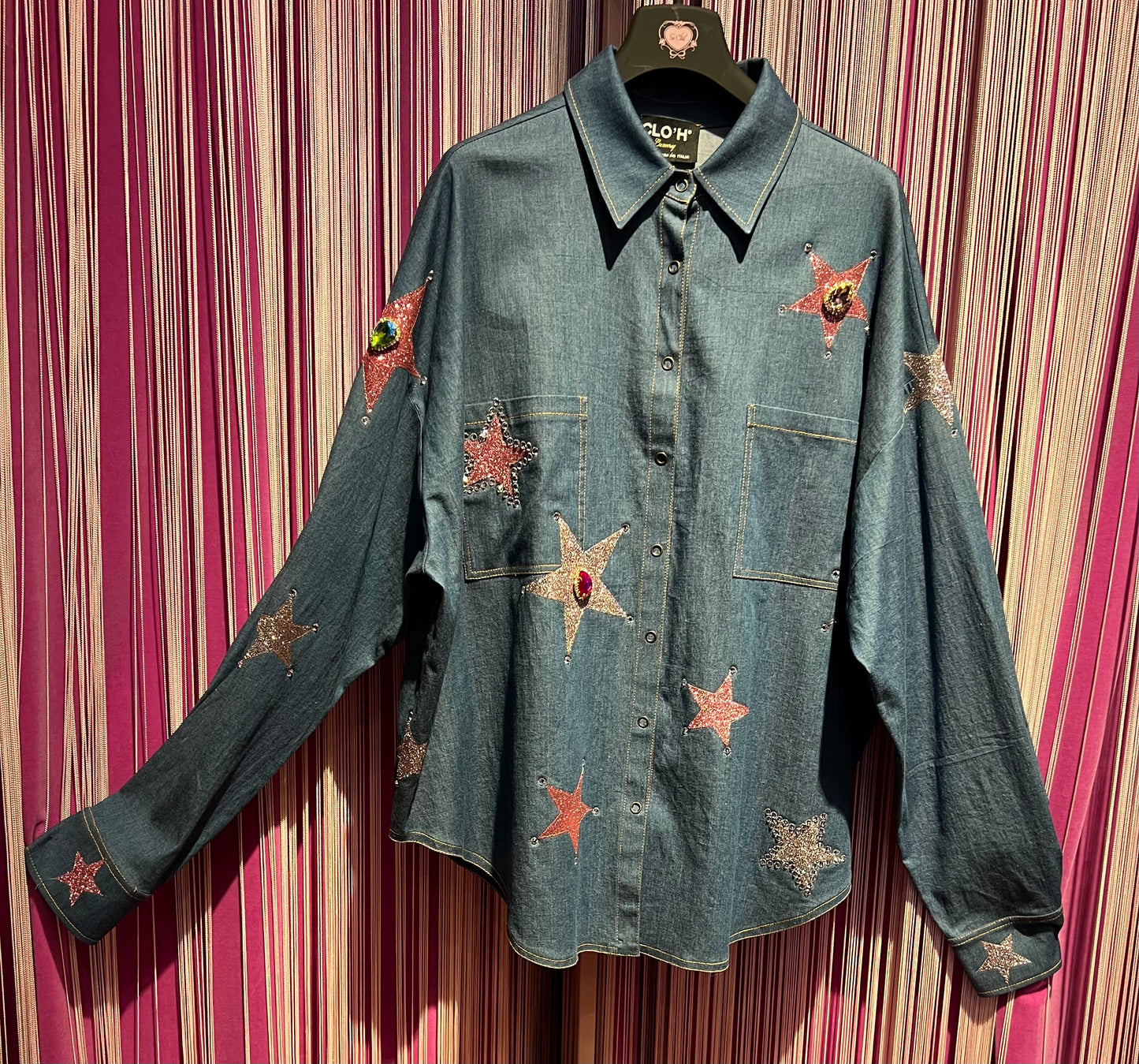 Clo’h camicia jeans con applicazioni stelle strass e Swarovski