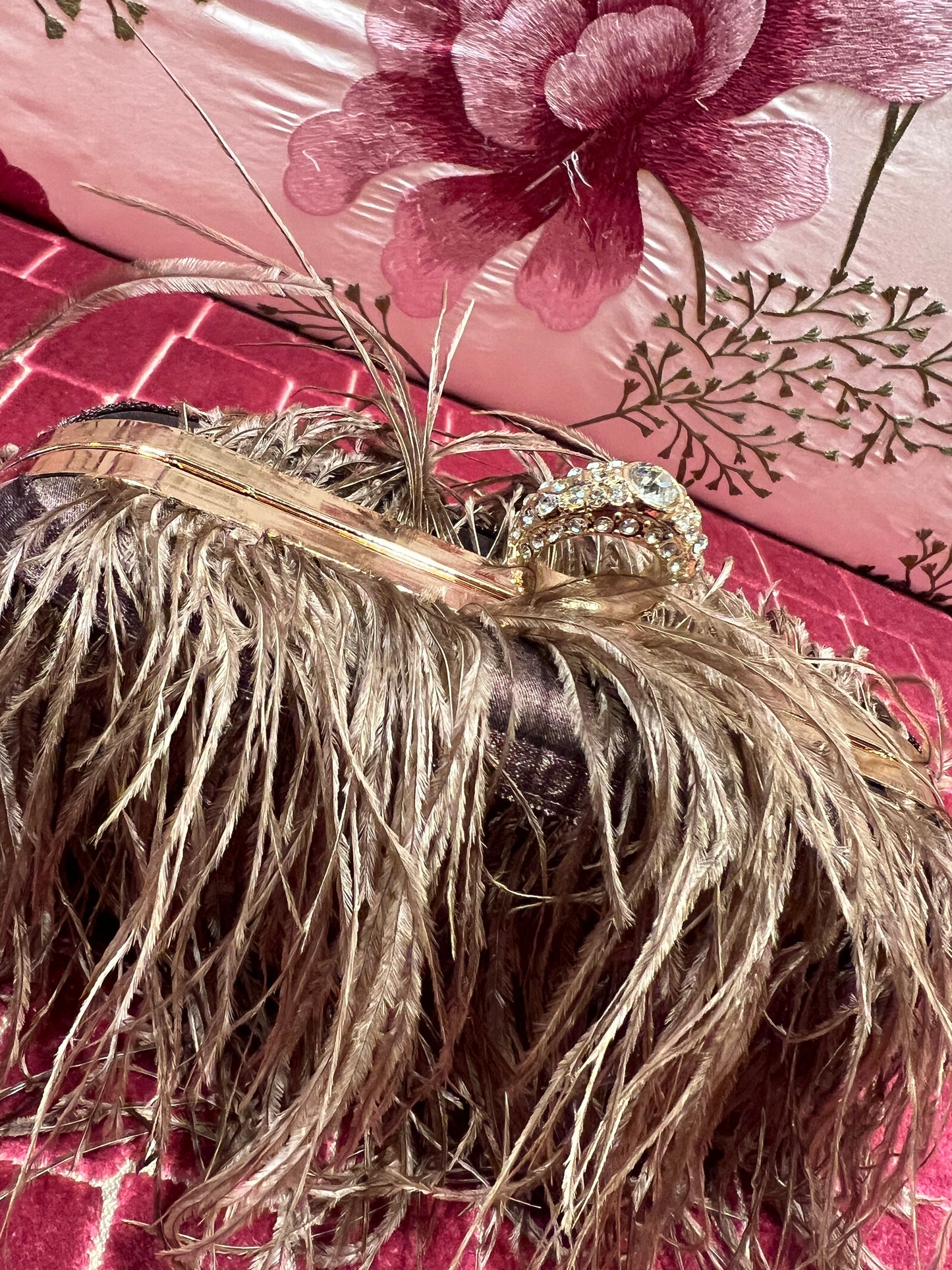 Clutch marabu con tracollina marrone chiaro