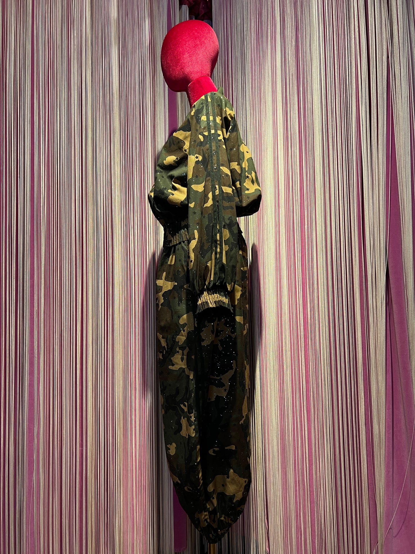 Mon amour Paris completo camouflage con micro glitter e decorazione floreale paillettes ,giubbino modello bomber con pantalone elastico caviglie e vita