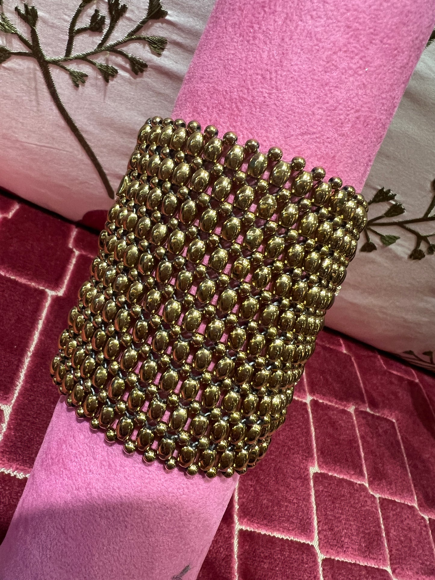 Manuela Ajo bracciale maglia metallica di perline colore oro con chiusura magnetica