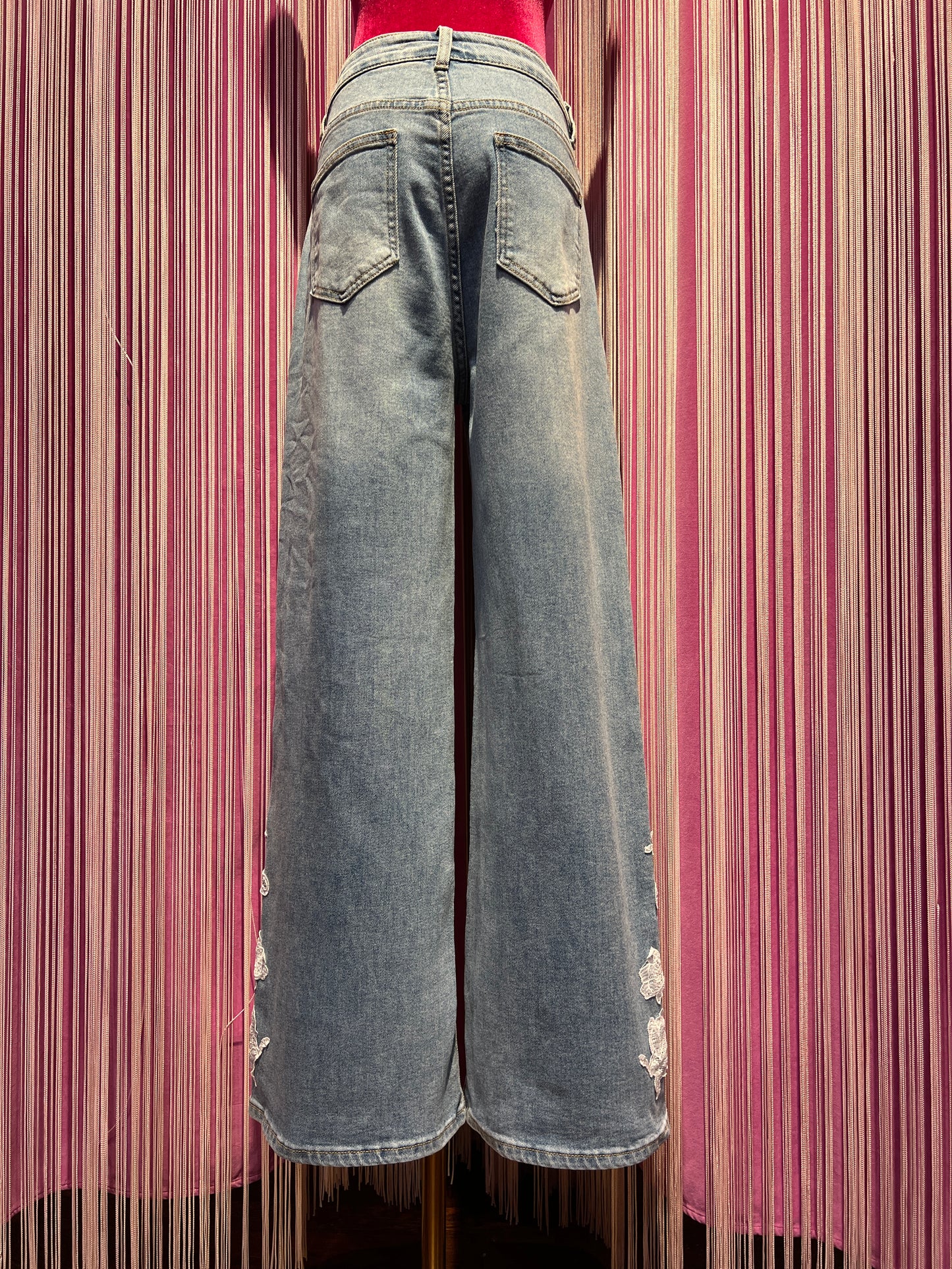 Love & roses jeans zampa con pizzo bianco
