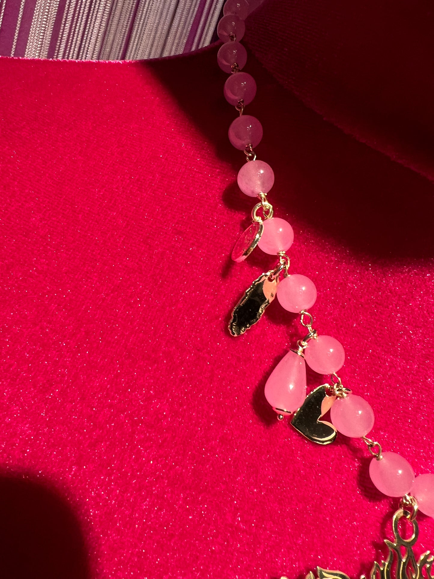 Collana cuore sacro argento placcato oro resina fucsia pietre dure rosa baby