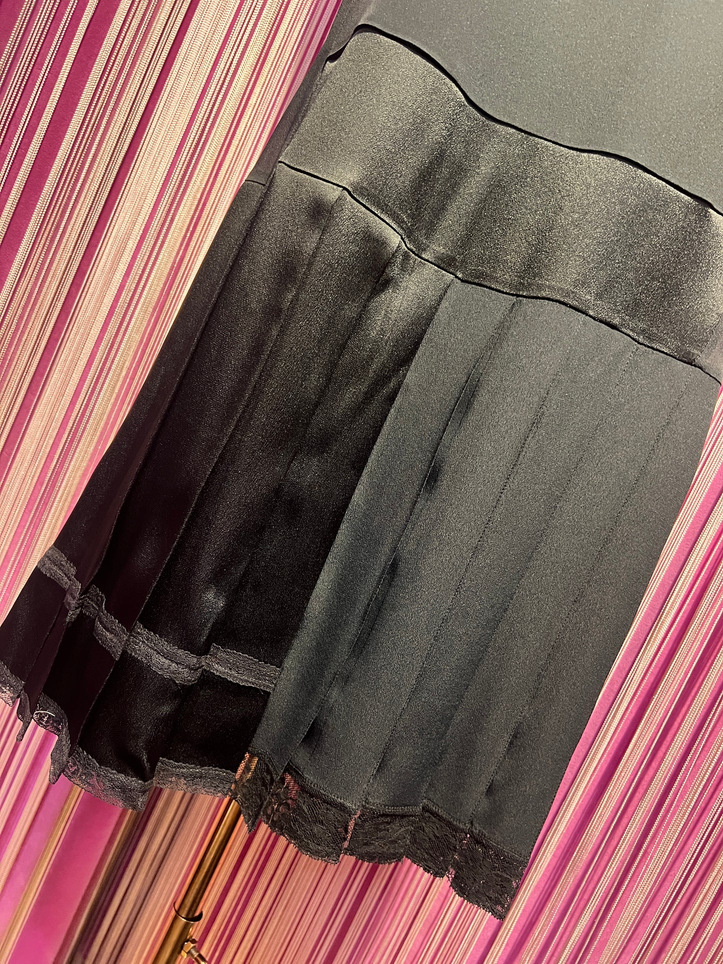 Semicouture -40% di sconto abito smanicato in georgette e raso con parte sottostante a pieghe bordate di pizzo