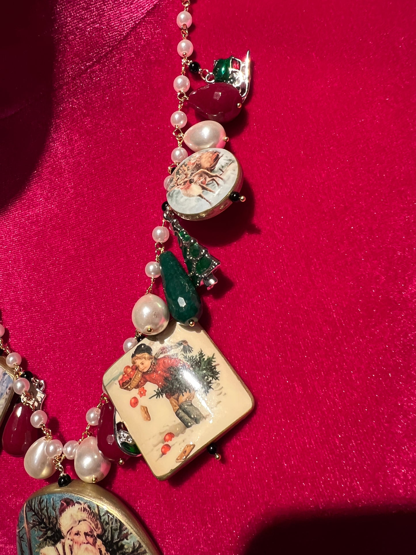 Collana perle rosario con pendenti e charms a tema natalizio