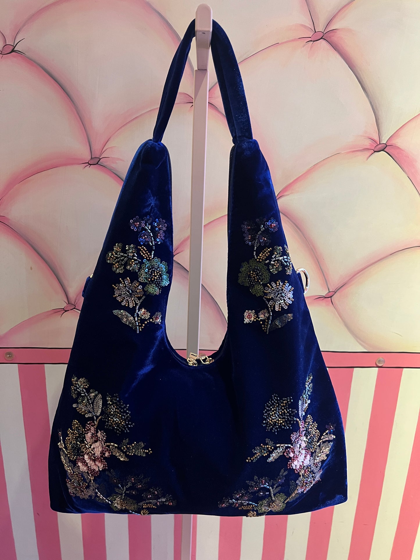 Love & roses borsa a spalla di velluto bluette con ricami floreali e perline stile orientale, tracollina