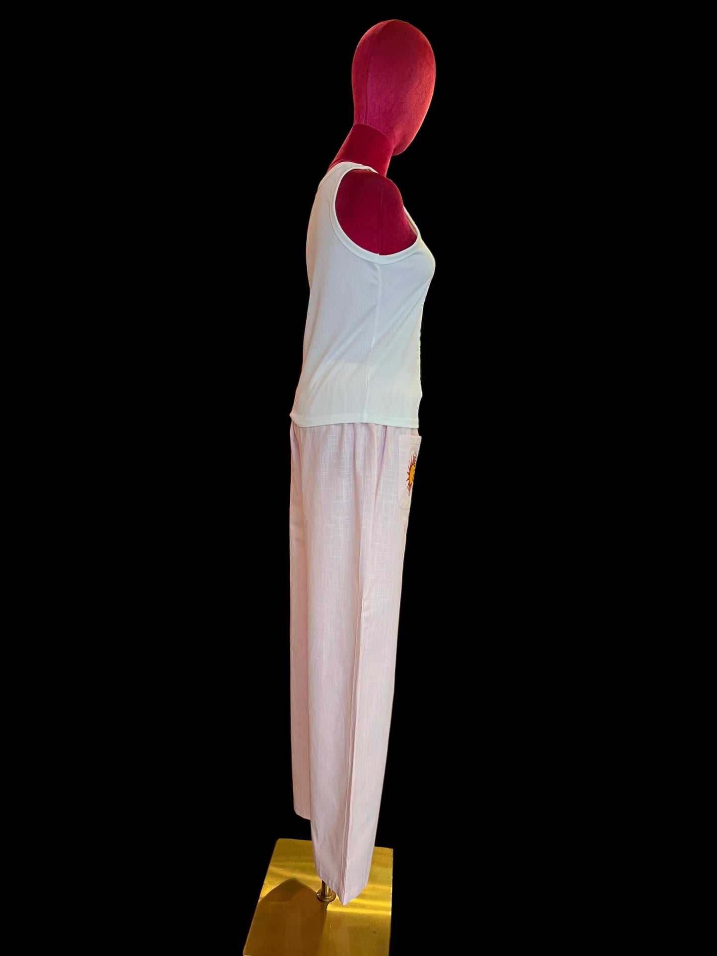 Mon amour Paris completo in cotone tre pezzi rosa camicia con ricamo cuore e sole sulle tasche canottiera bianca con ricamo sole e pantalone con elastico in vita ricamo cuore e sole