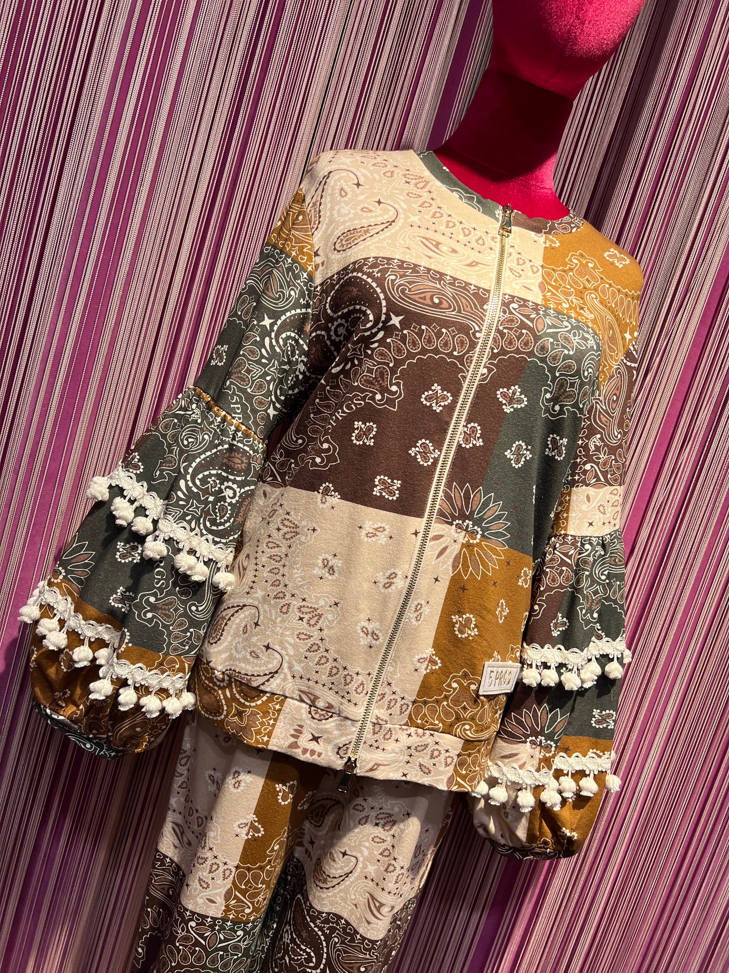 5 Progress completo fantasia bandana in felpa giacchino con zip , maniche balloon decorazioni pon pon , pantalone jogging con elastico in vita