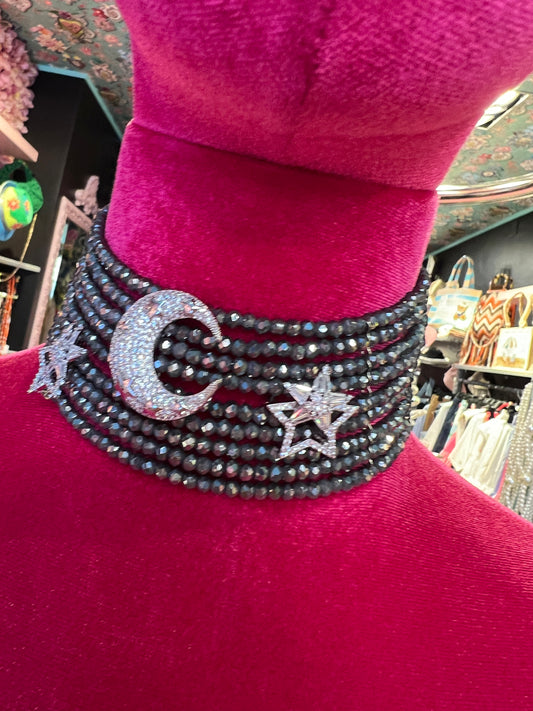 Manuela Ajo’ creazioni choker cristalli grigio medio con spille mezza luna e stelle strass
