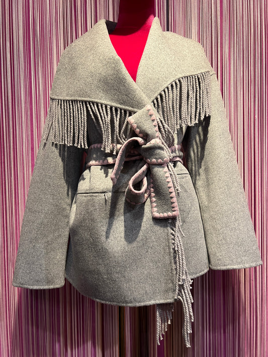 Sincere Paris giacca cappotto grigia con frange e cinta con bordo rosa