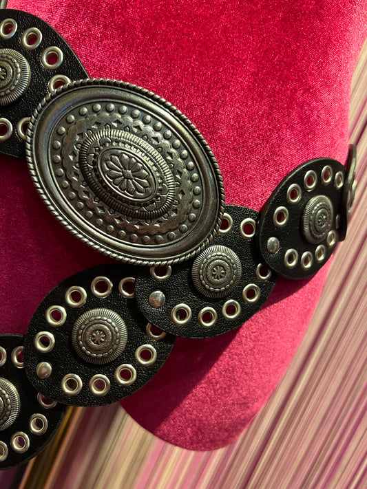 Love & roses cintura pelle nera con fibbia e dettagli argento brunito altezza cm 6