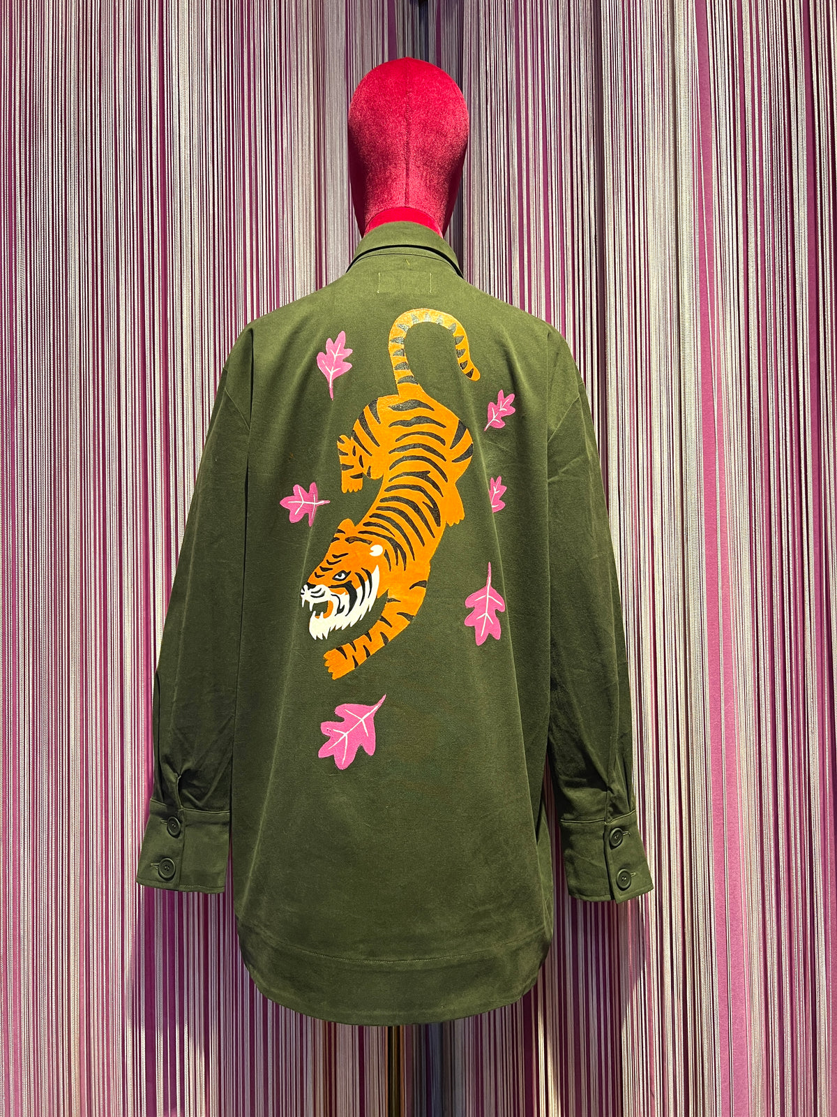 ABpink🩷 giacca Charlotte verde militare con patch tasche paillettes, stelle glitter e tigre sul retro vestibilita’ 40/48