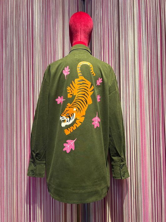 ABpink🩷 giacca Charlotte verde militare con patch tasche paillettes, stelle glitter e tigre sul retro vestibilita’ 40/48