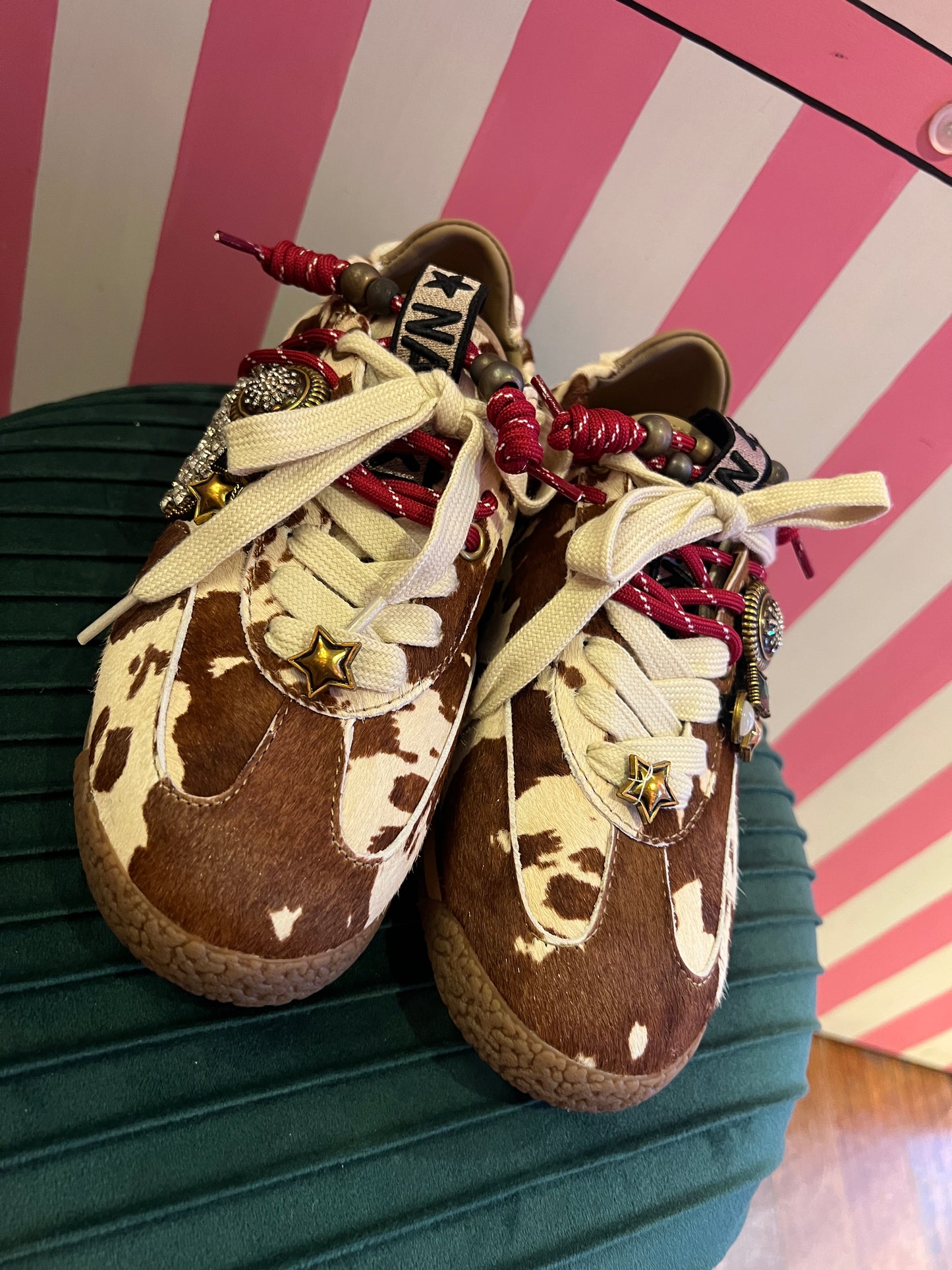 Nan-Ku sneaker cavallino muccato marrone / panna con decorazioni cristalli