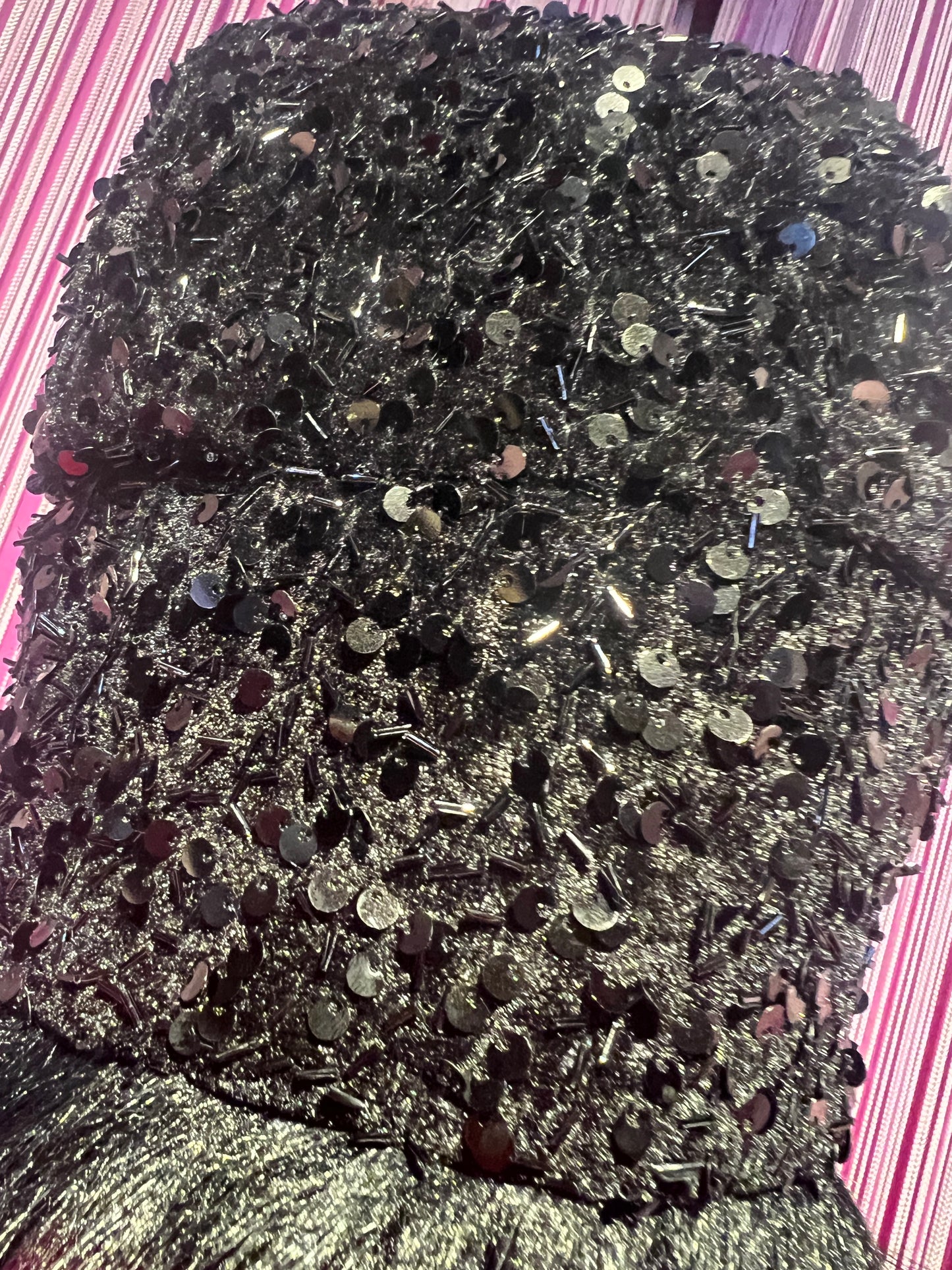 Colbacco in ecopelliccia e paillettes nero
