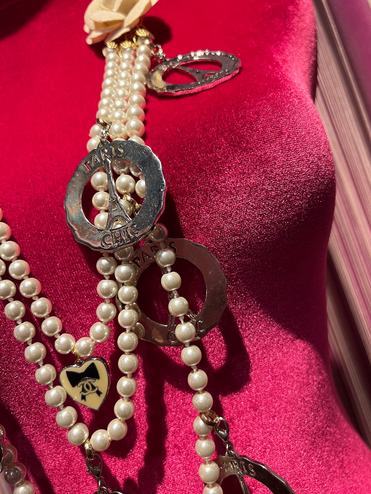 Monilia collana multifili con perle e rose