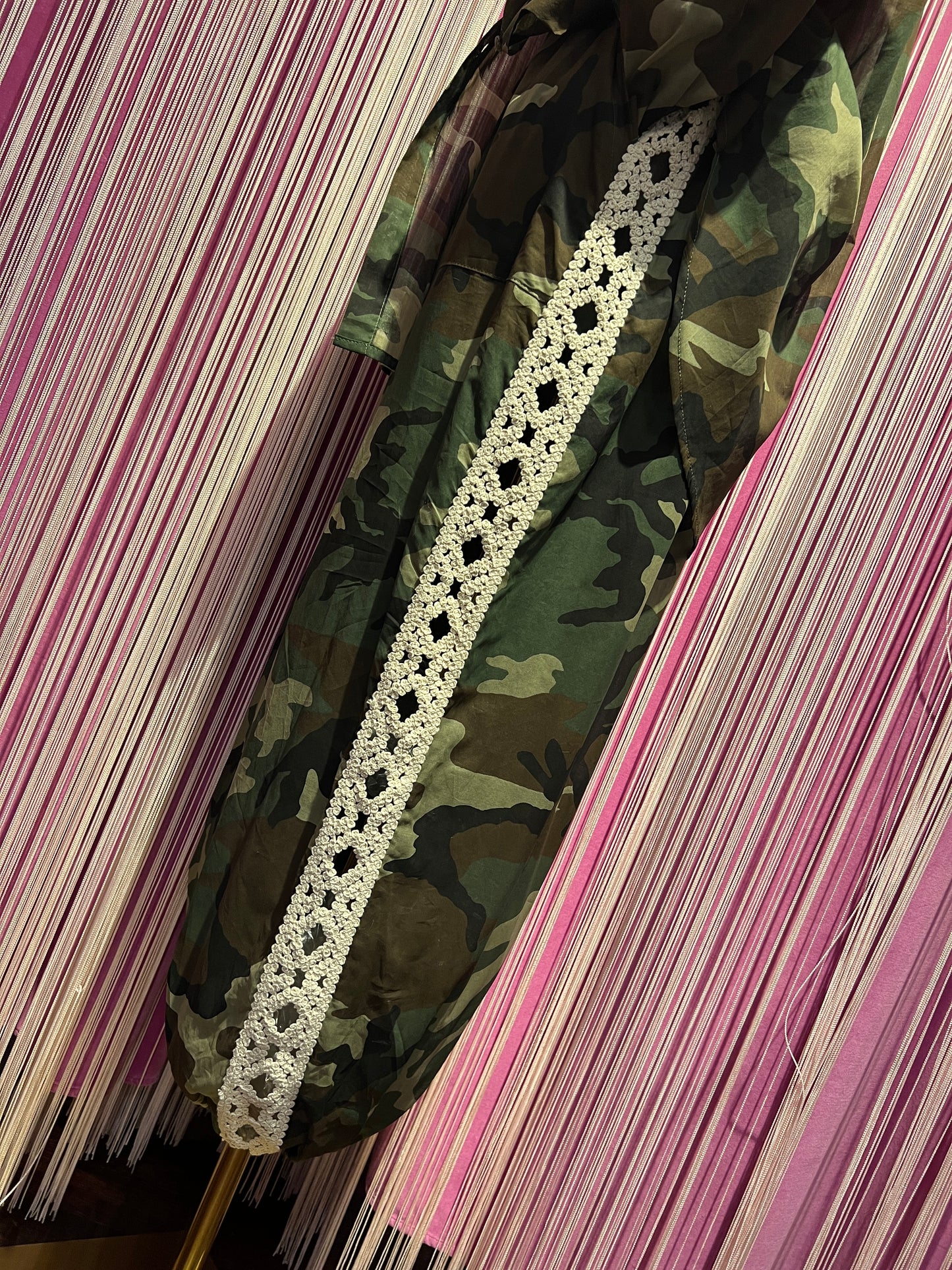 Mon amour Paris completo camouflage con dettagli crochet , camicia over e pantalone con elastico in vita e caviglia