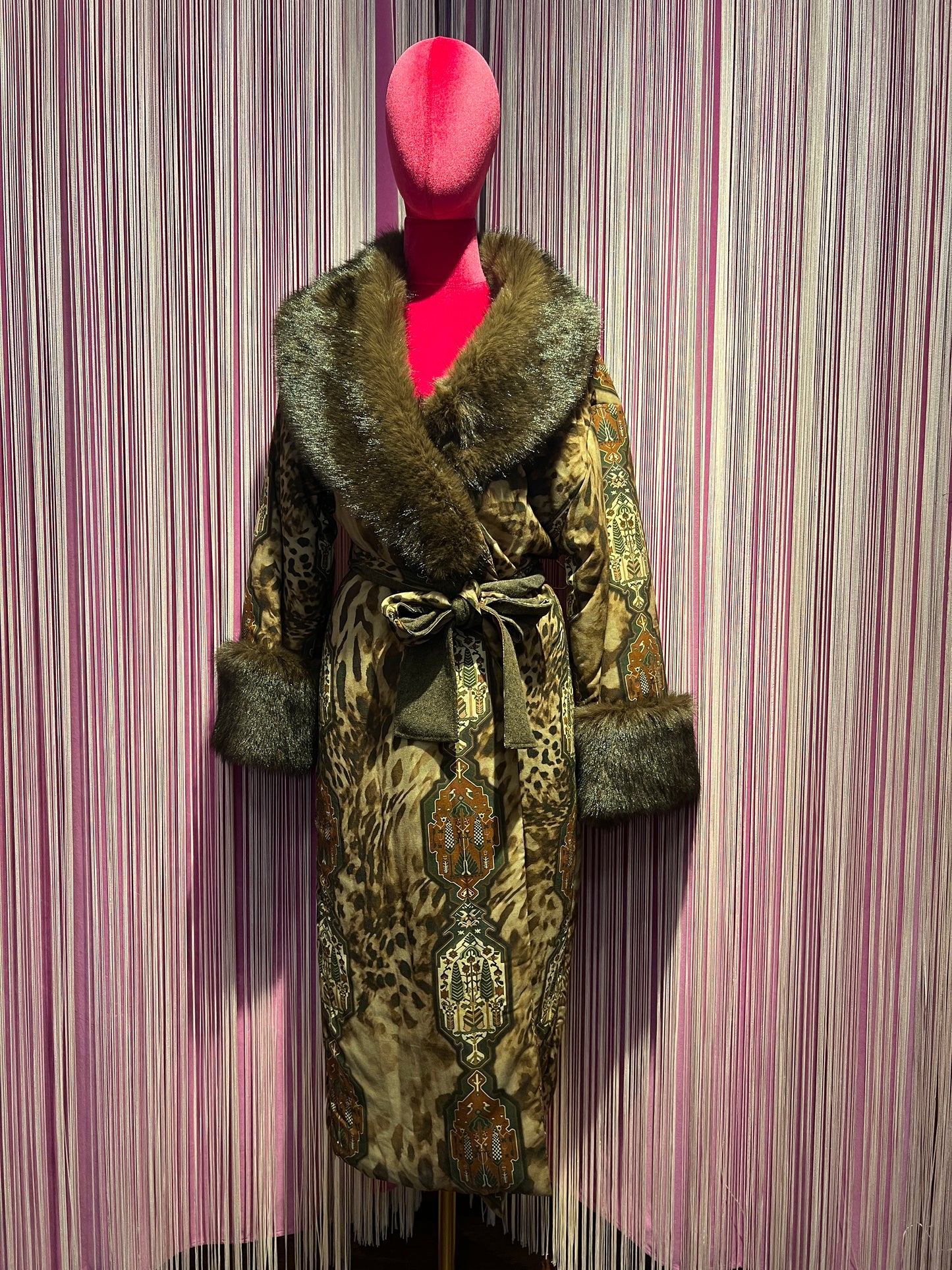 Front street cappotto a kimono con cinta fantasia animalier con collo e polsi in ecopelliccia