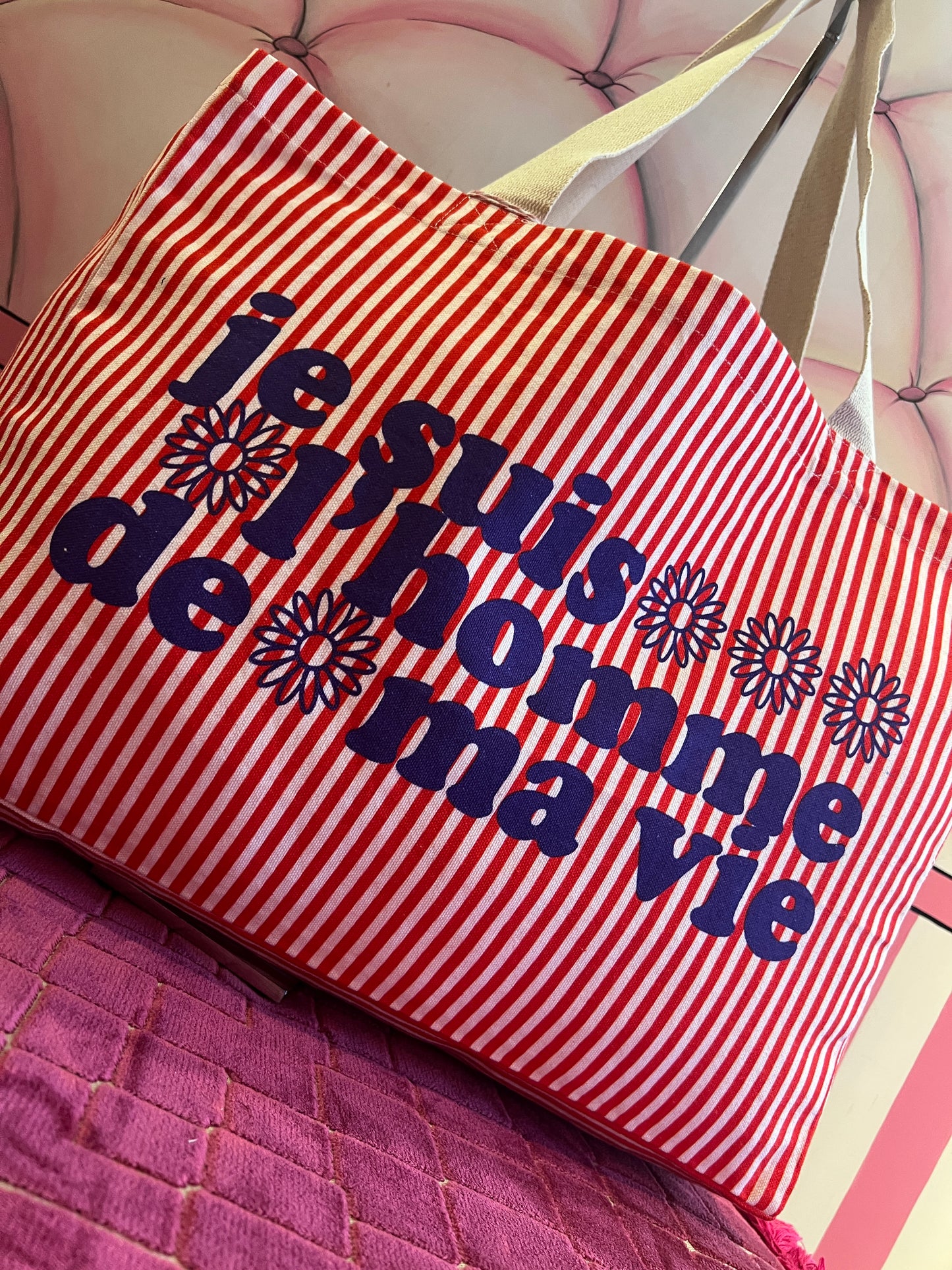 Brigitte Bardot borsa shopper a righe rossa e bianca in cotone con scritta “ Je suis l’homme de ma vie”
