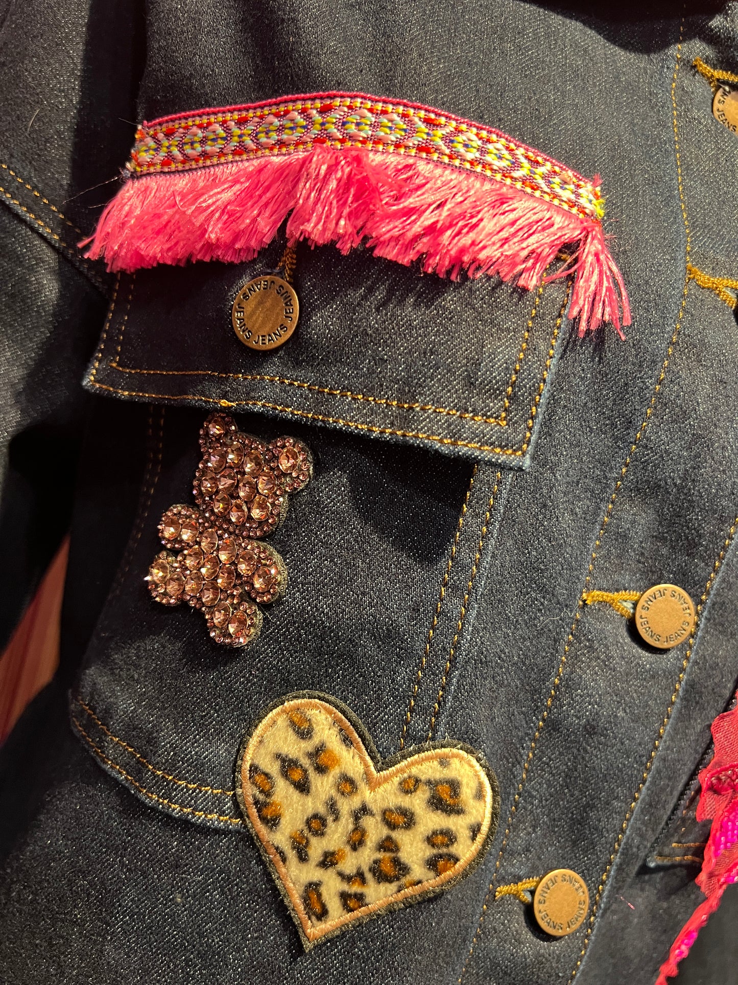 ABpink🩷 giacca denim con cintura con applicazione ramage fucsia patch e tasche logate GG